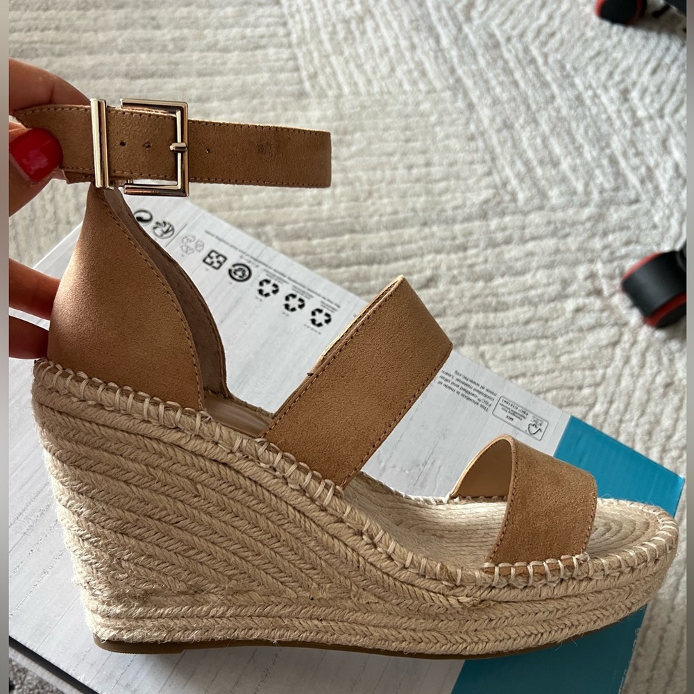 Brand;I.N.C     size; 8.5     Color;tan